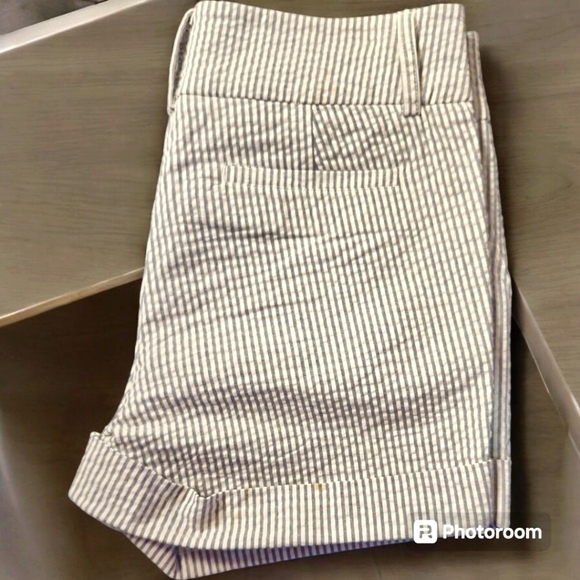 Women's Kut From the Cloth Gray and White Pinstripe High Waisted Shorts - Picture 8 of 9